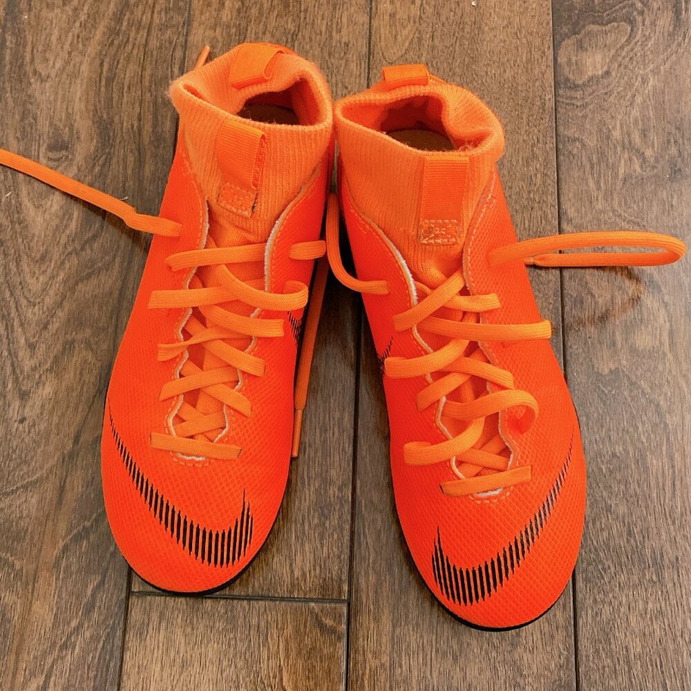 Nike Junior Superfly Kid Soccer Cleats , Size 1 Youth, Like New Condition